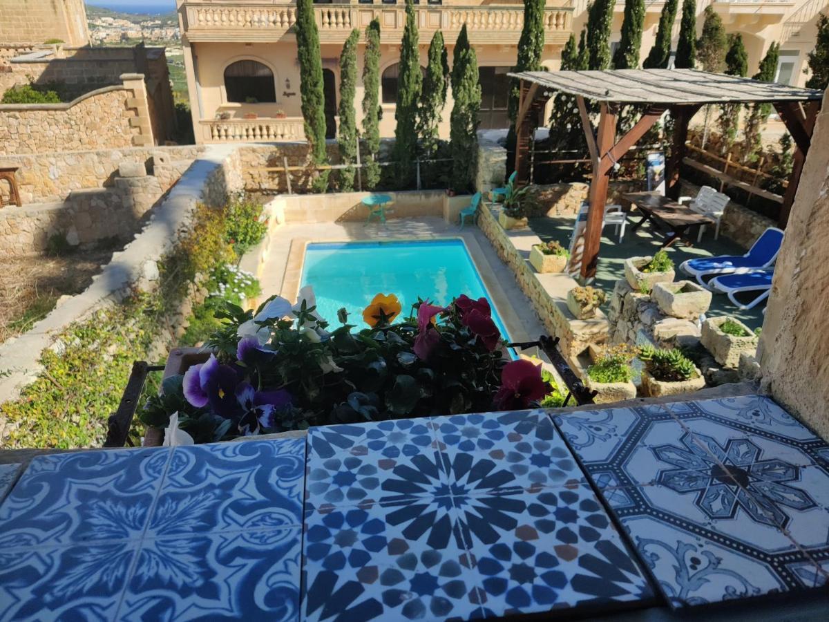 The Garden Gate Bed & Breakfast Sannat Exterior photo