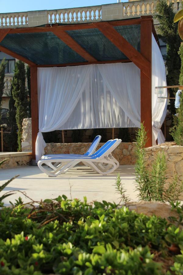The Garden Gate Bed & Breakfast Sannat Exterior photo